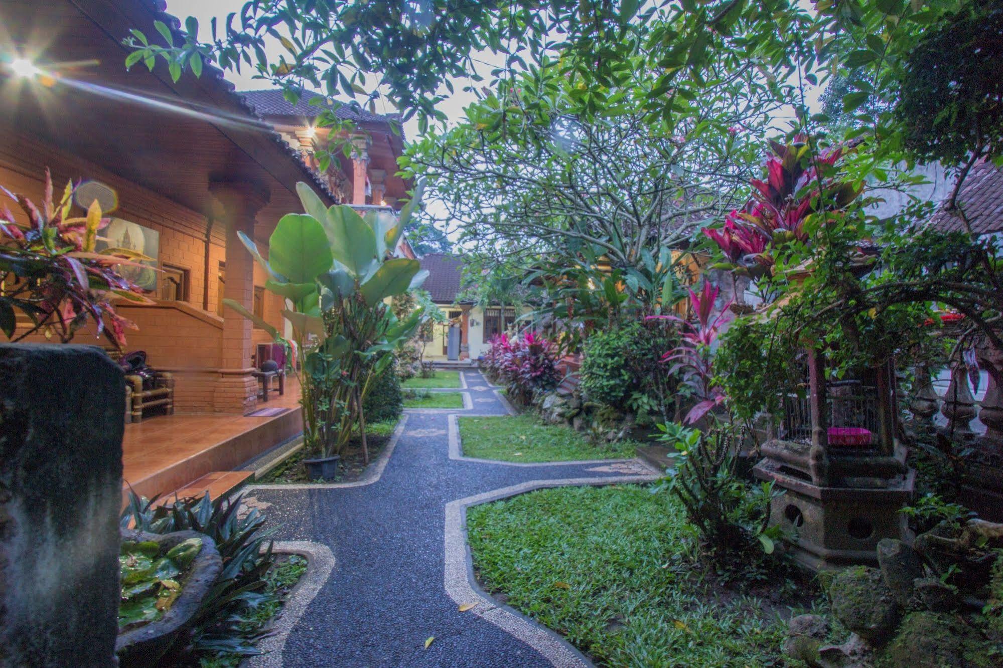 Hotel Yuliati House Ubud Esterno foto