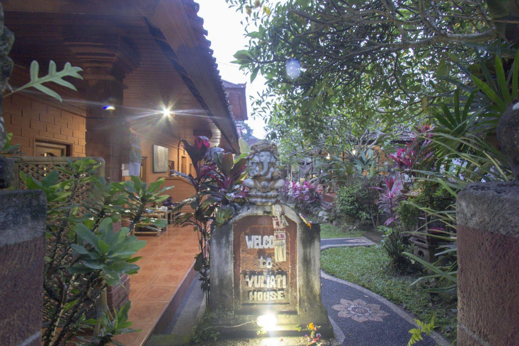 Hotel Yuliati House Ubud Esterno foto